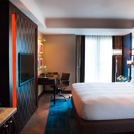 Radisson Blu Hotel Istanbul Pera Exterior photo Deluxe Room