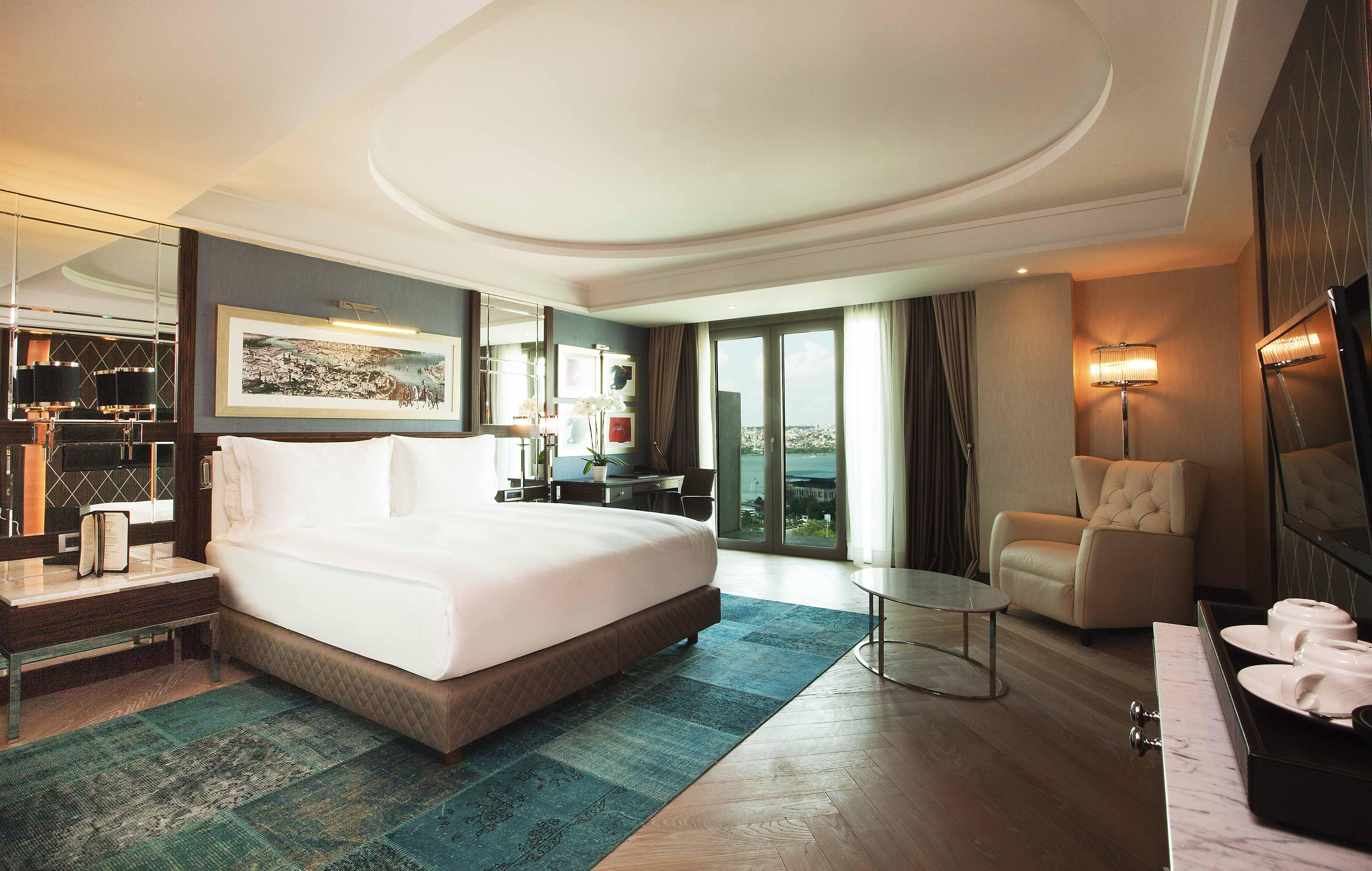 Radisson Blu Hotel Istanbul Pera Exterior photo Deluxe Room
