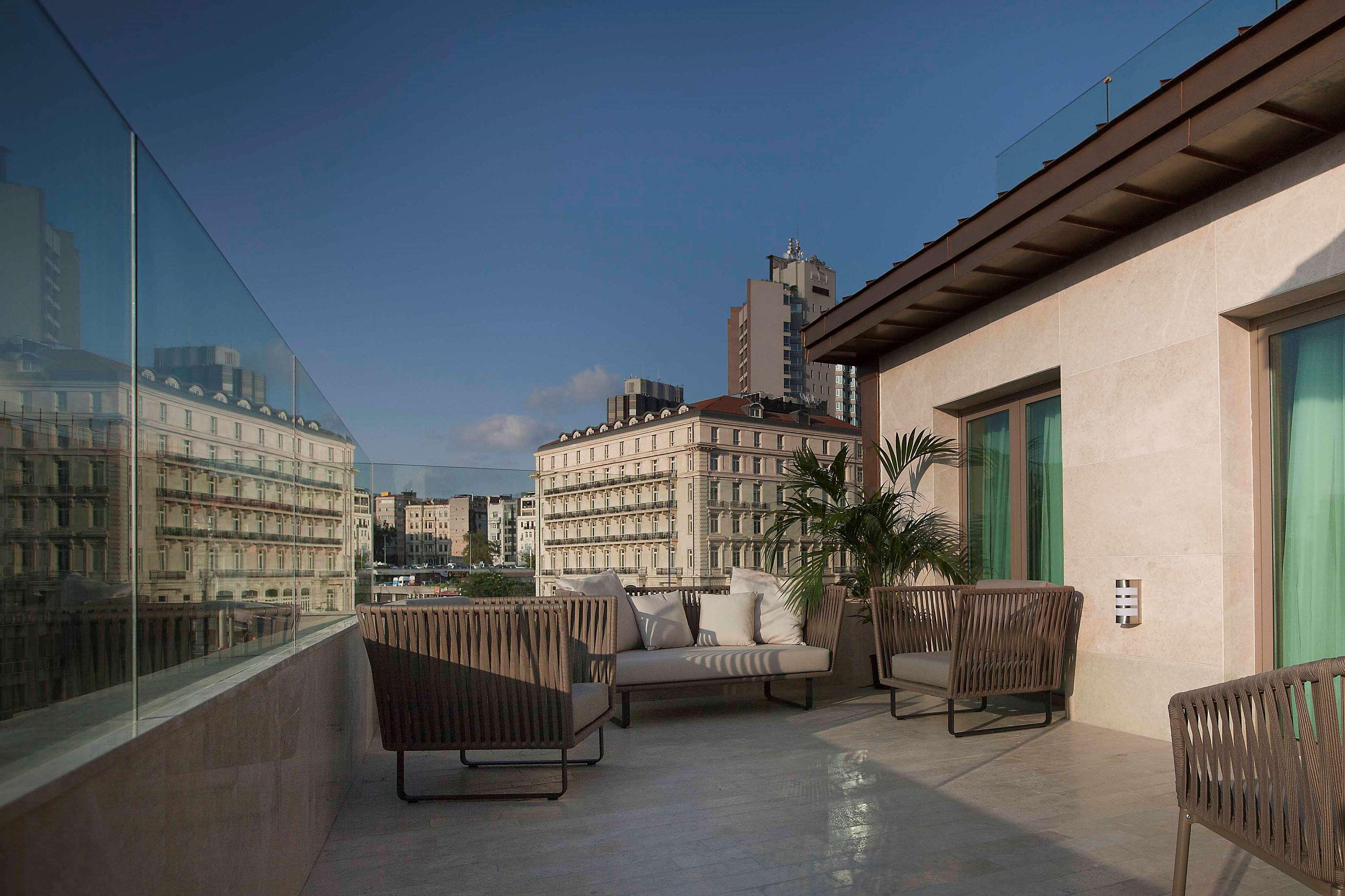 Radisson Blu Hotel Istanbul Pera Exterior photo The Terrace