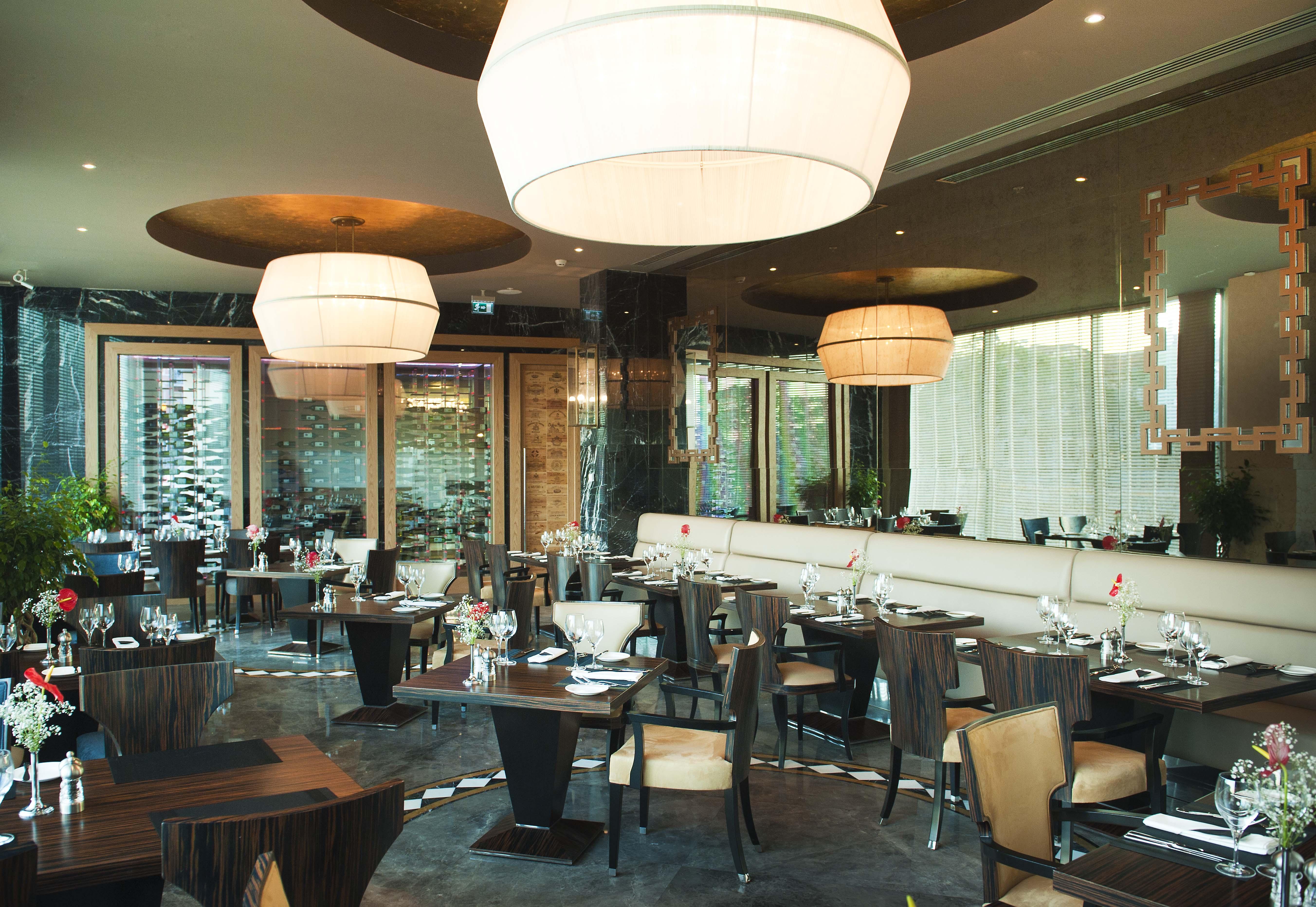 Radisson Blu Hotel Istanbul Pera Exterior photo The interior of the restaurant