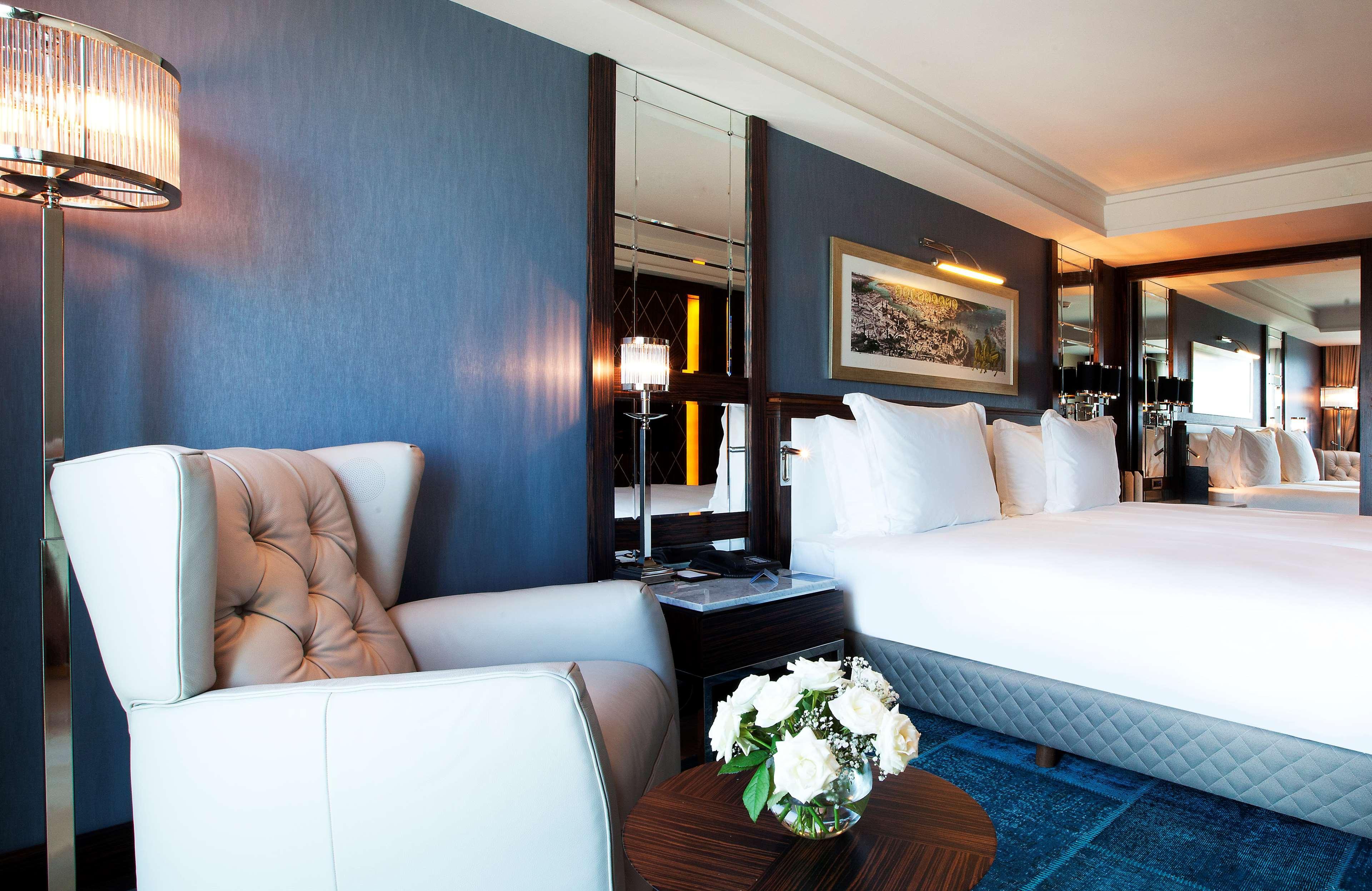 Radisson Blu Hotel Istanbul Pera Exterior photo Deluxe Room
