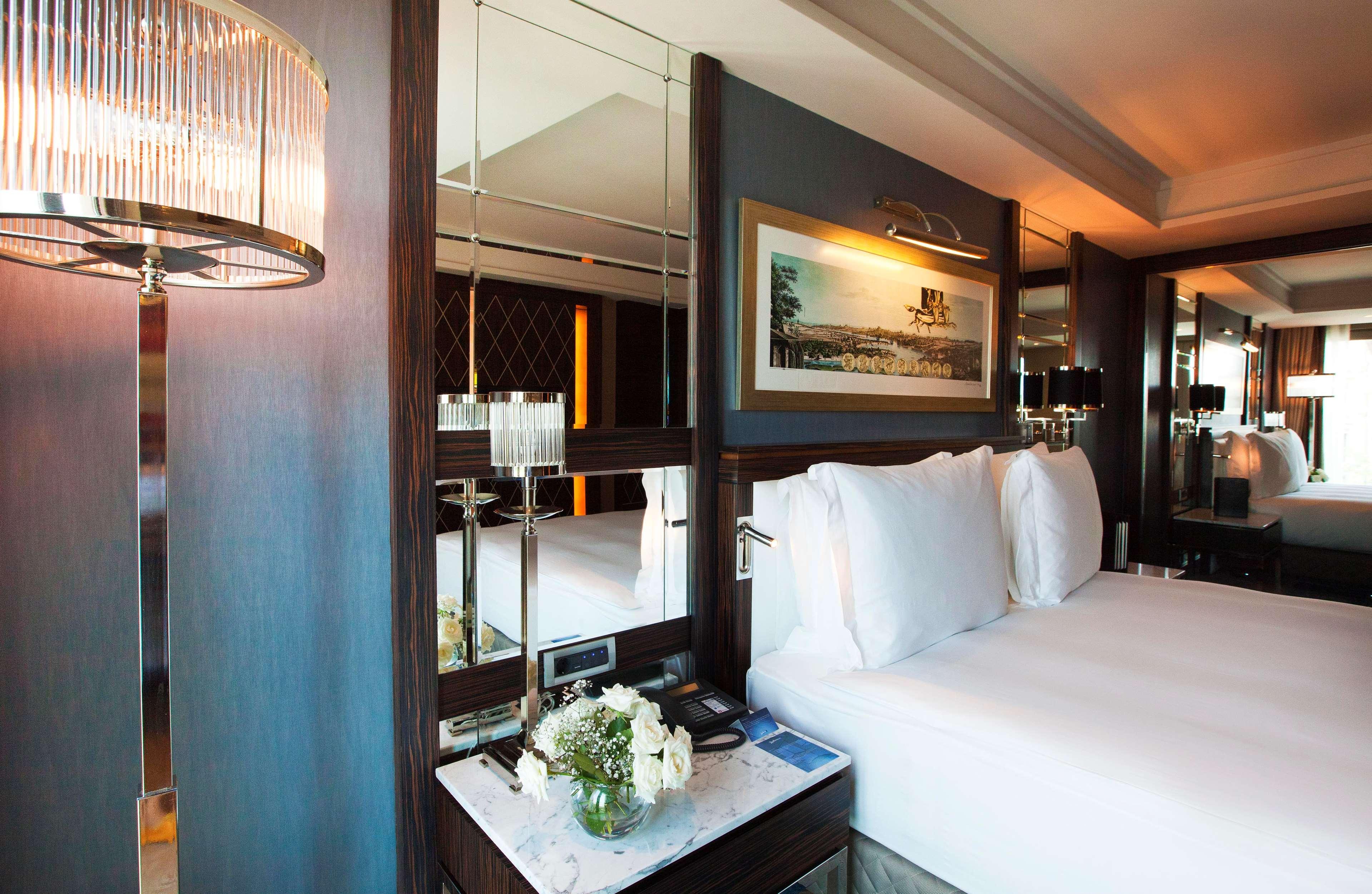 Radisson Blu Hotel Istanbul Pera Exterior photo A bedroom at the hotel