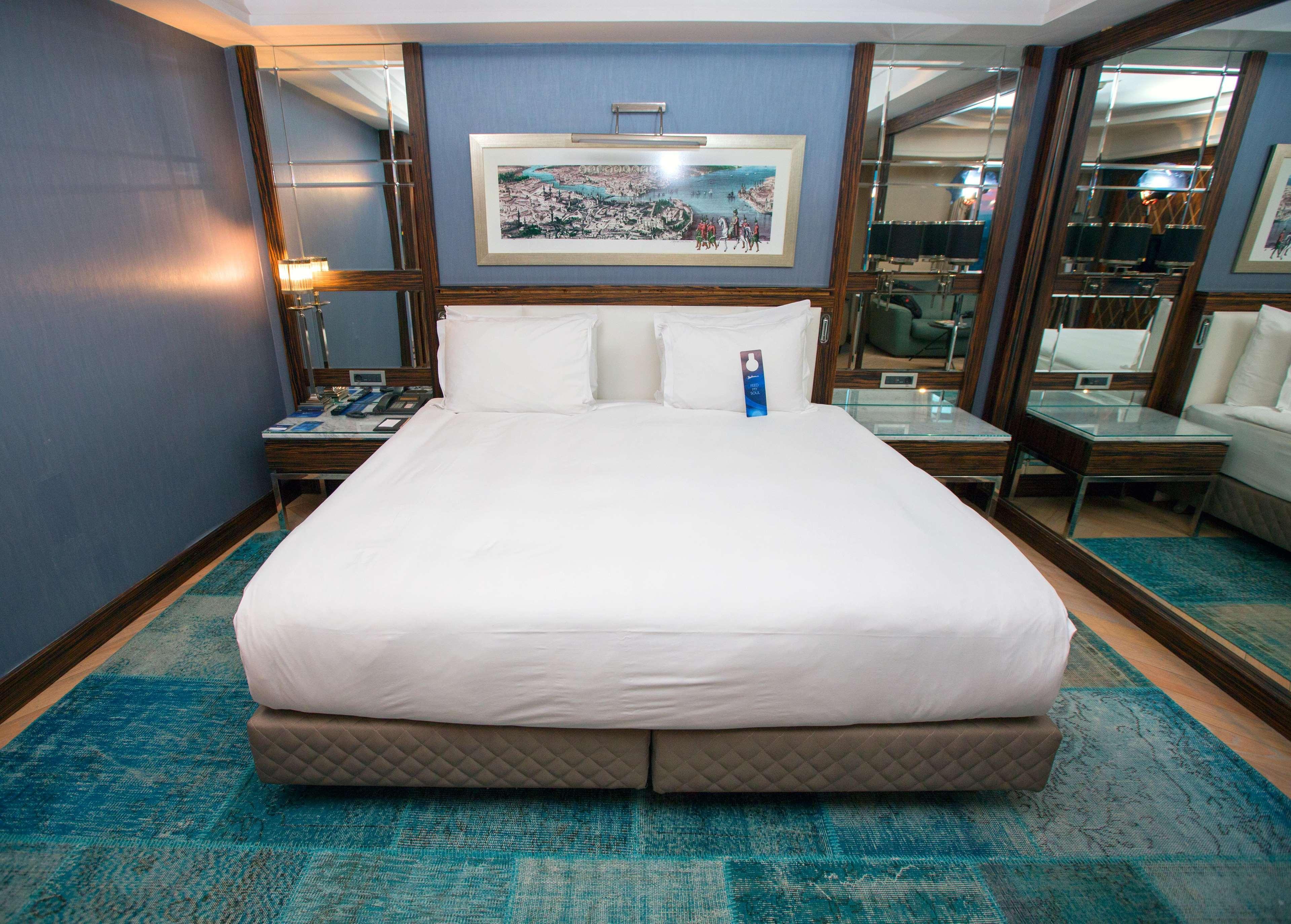 Radisson Blu Hotel Istanbul Pera Exterior photo A bedroom at the Hilton London Heathrow