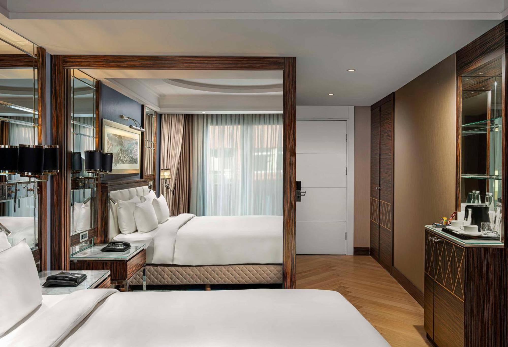 Radisson Blu Hotel Istanbul Pera Exterior photo