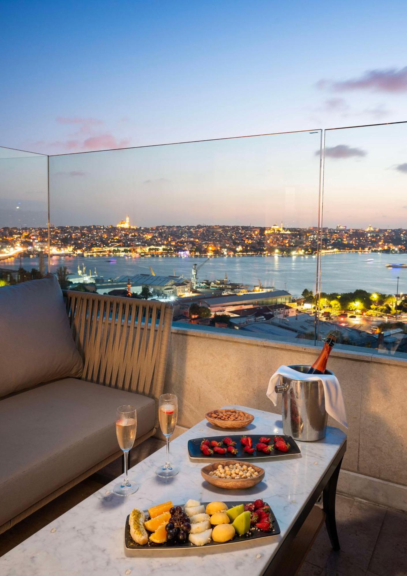 Radisson Blu Hotel Istanbul Pera Exterior photo View from the hotel