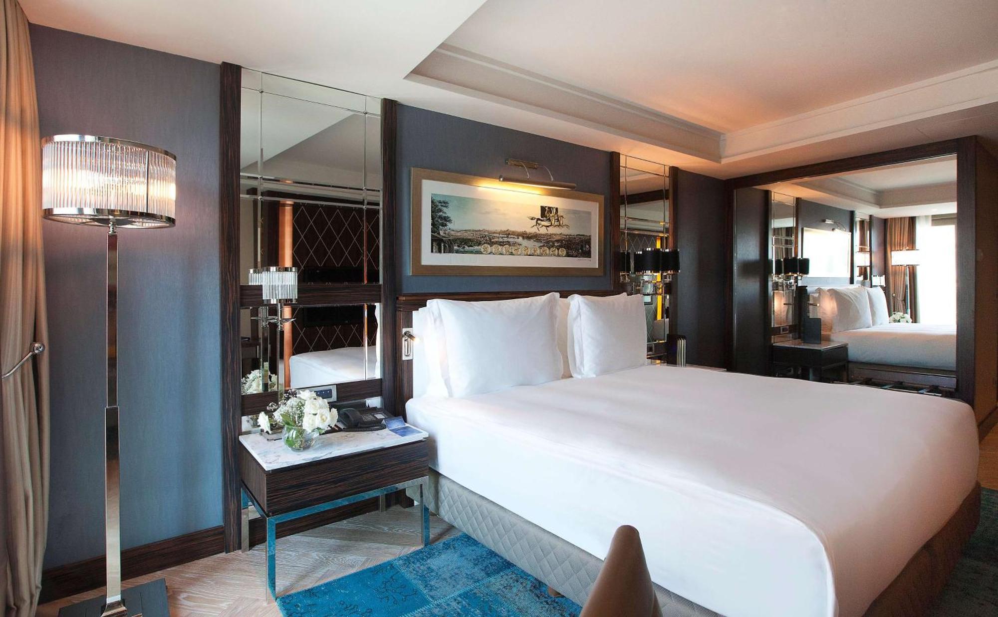 Radisson Blu Hotel Istanbul Pera Exterior photo Deluxe Room