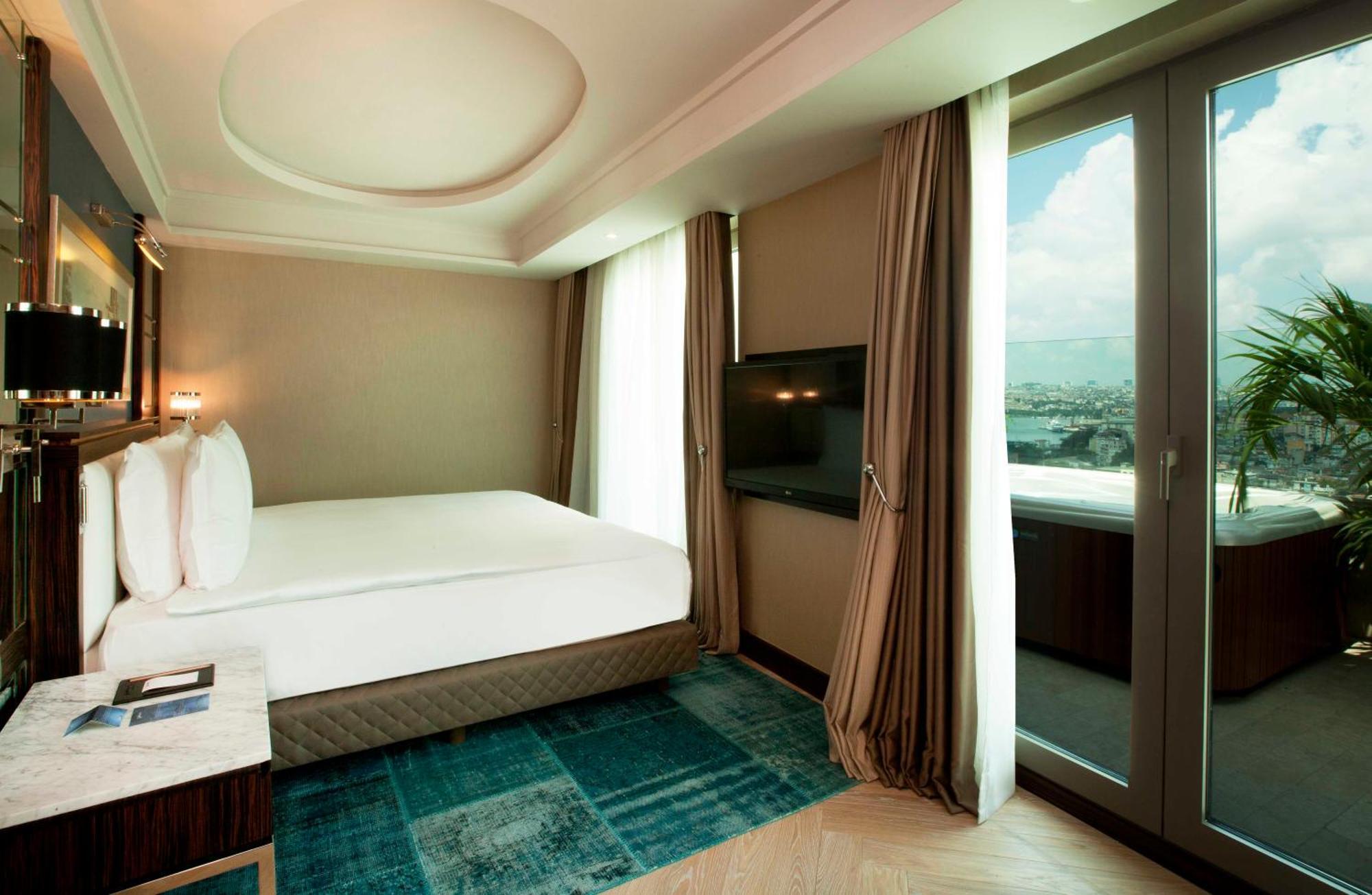 Radisson Blu Hotel Istanbul Pera Room photo Suite bedroom