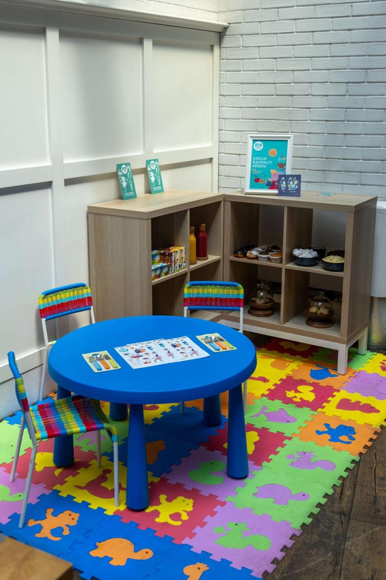 Radisson Blu Hotel Istanbul Pera Exterior photo Childcare centre